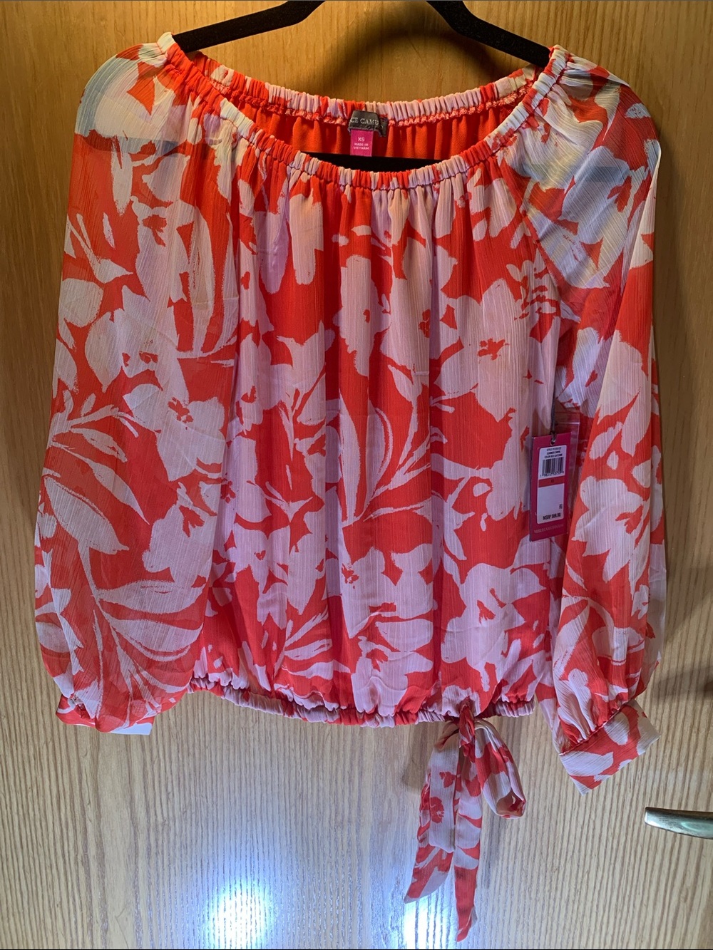 New! Vince Camuto ‘Summer Swirl’ Cayenne / Ivory Wide-Neck Waist Tie Blouse - XS